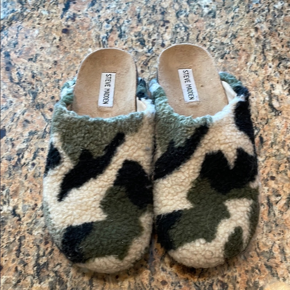 Steve Madden Camouflage Slippers